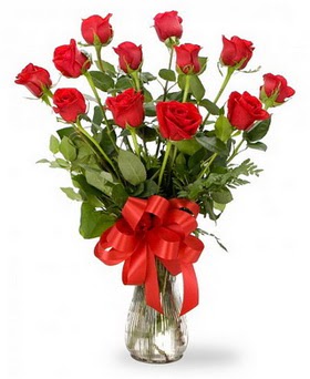  Malatya internetten çiçek siparişi  12 adet kırmızı güllerden vazo tanzimi