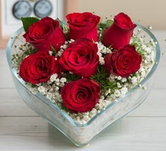 Kalp içerisinde 7 adet kırmızı gül  Malatya hediye çiçek yolla 