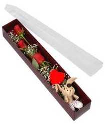 kutu içerisinde 3 adet gül ve oyuncak  Malatya çiçek mağazası , çiçekçi adresleri 