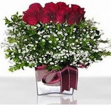  Malatya uluslararası çiçek gönderme  mika yada cam vazo içerisinde 7 adet gül