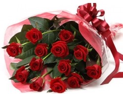  Malatya yurtiçi ve yurtdışı çiçek siparişi  10 adet kipkirmizi güllerden buket tanzimi