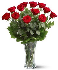 11 adet kırmızı gül vazoda  Malatya anneler günü çiçek yolla 
