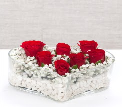 kalp içerisinde 7 adet kırmızı gül  Malatya hediye sevgilime hediye çiçek 