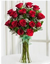 Cam vazo içerisinde 11 kırmızı gül vazosu  Malatya yurtiçi ve yurtdışı çiçek siparişi 