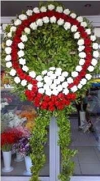 Cenaze çelenk çiçeği modeli  Malatya yurtiçi ve yurtdışı çiçek siparişi 