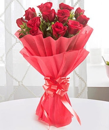 12 adet kırmızı gülden modern buket  Malatya çiçekçi mağazası 