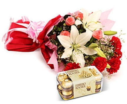 Karışık buket ve kutu çikolata  Malatya internetten çiçek siparişi 