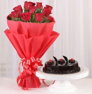 10 Adet kırmızı gül ve 4 kişilik yaş pasta  Malatya uluslararası çiçek gönderme 